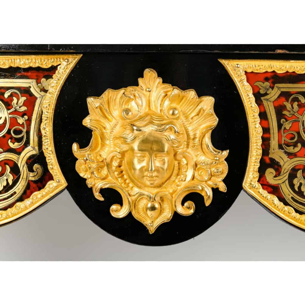 Importante Console en marqueterie dite Boulle et dessus en marbre blanc de Carrare | Biron Importante Console en marqueterie dite Boulle et dessus en marbre blanc de Carrare
