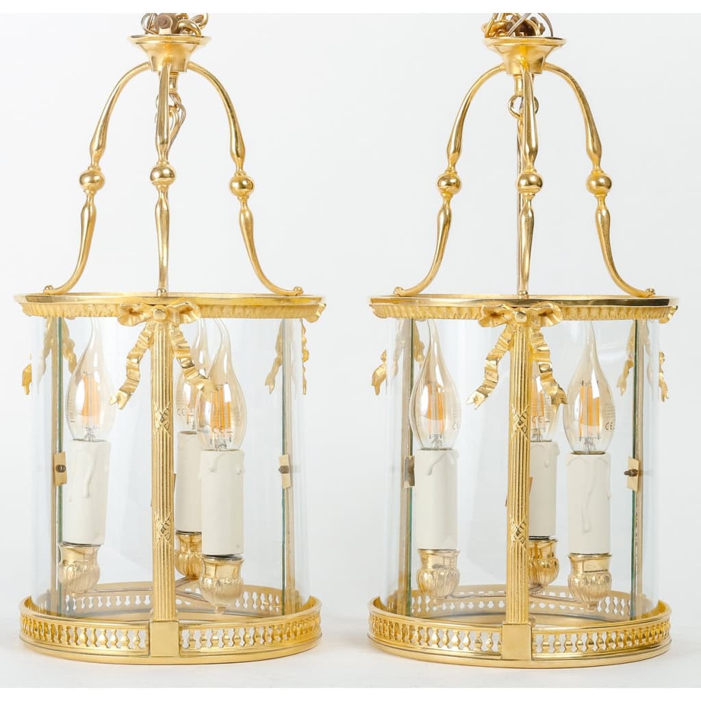 Paire de lanternes de style Louis XVI. | Biron ||||