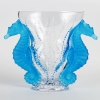 Vase « Poséidon » en cristal blanc et bleu électrique de LALIQUE FRANCE | Biron Vase "Poséidon" en cristal blanc et bleu électrique de LALIQUE FRANCE