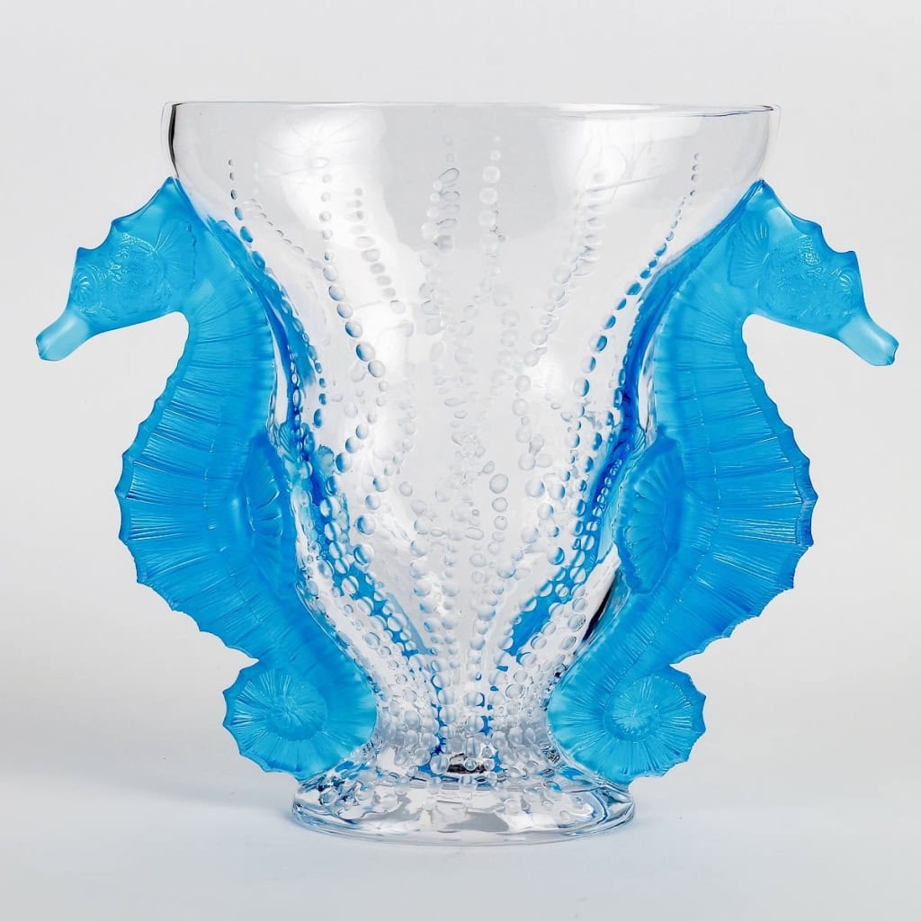 Vase « Poséidon » en cristal blanc et bleu électrique de LALIQUE FRANCE | Biron Vase "Poséidon" en cristal blanc et bleu électrique de LALIQUE FRANCE