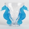 Vase « Poséidon » en cristal blanc et bleu électrique de LALIQUE FRANCE | Biron Vase "Poséidon" en cristal blanc et bleu électrique de LALIQUE FRANCE
