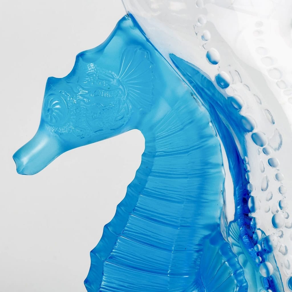 Vase « Poséidon » en cristal blanc et bleu électrique de LALIQUE FRANCE | Biron Vase "Poséidon" en cristal blanc et bleu électrique de LALIQUE FRANCE