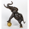 Éléphant de cirque sur sa boule, Hadrien David | Biron Éléphant de cirque sur sa boule, Hadrien David