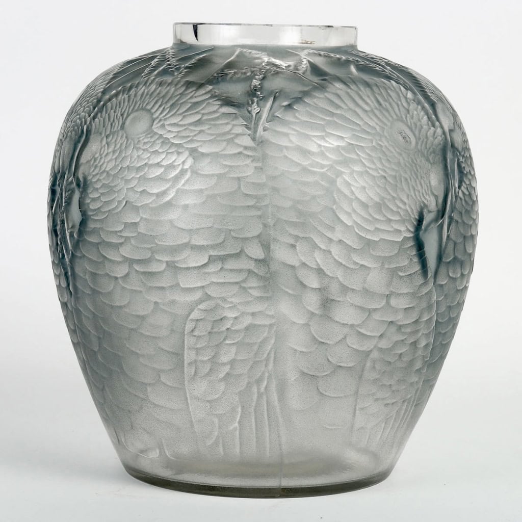 Vase « Alicante » verre blanc patiné bleu de René LALIQUE | Biron Vase "Alicante" verre blanc patiné bleu de René LALIQUE