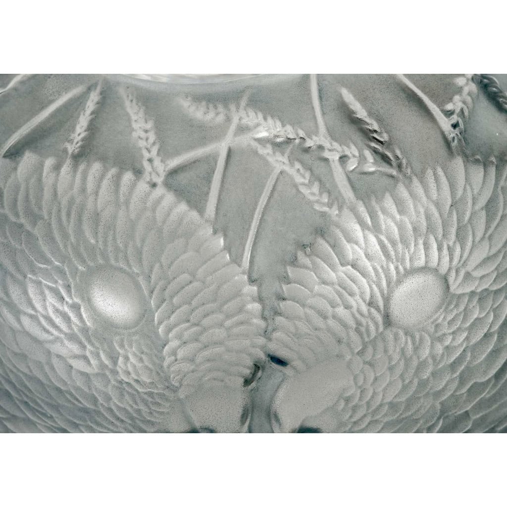 Vase « Alicante » verre blanc patiné bleu de René LALIQUE | Biron Vase "Alicante" verre blanc patiné bleu de René LALIQUE