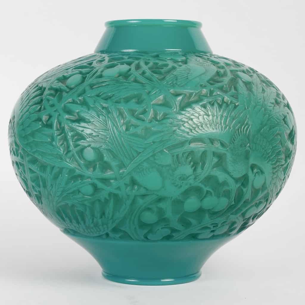 Vase « Aras » verre vert jade multicouches patiné gris de René LALIQUE | Biron ||||||||