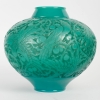 Vase « Aras » verre vert jade multicouches patiné gris de René LALIQUE | Biron Vase "Aras" verre vert jade multicouches patiné gris de René LALIQUE