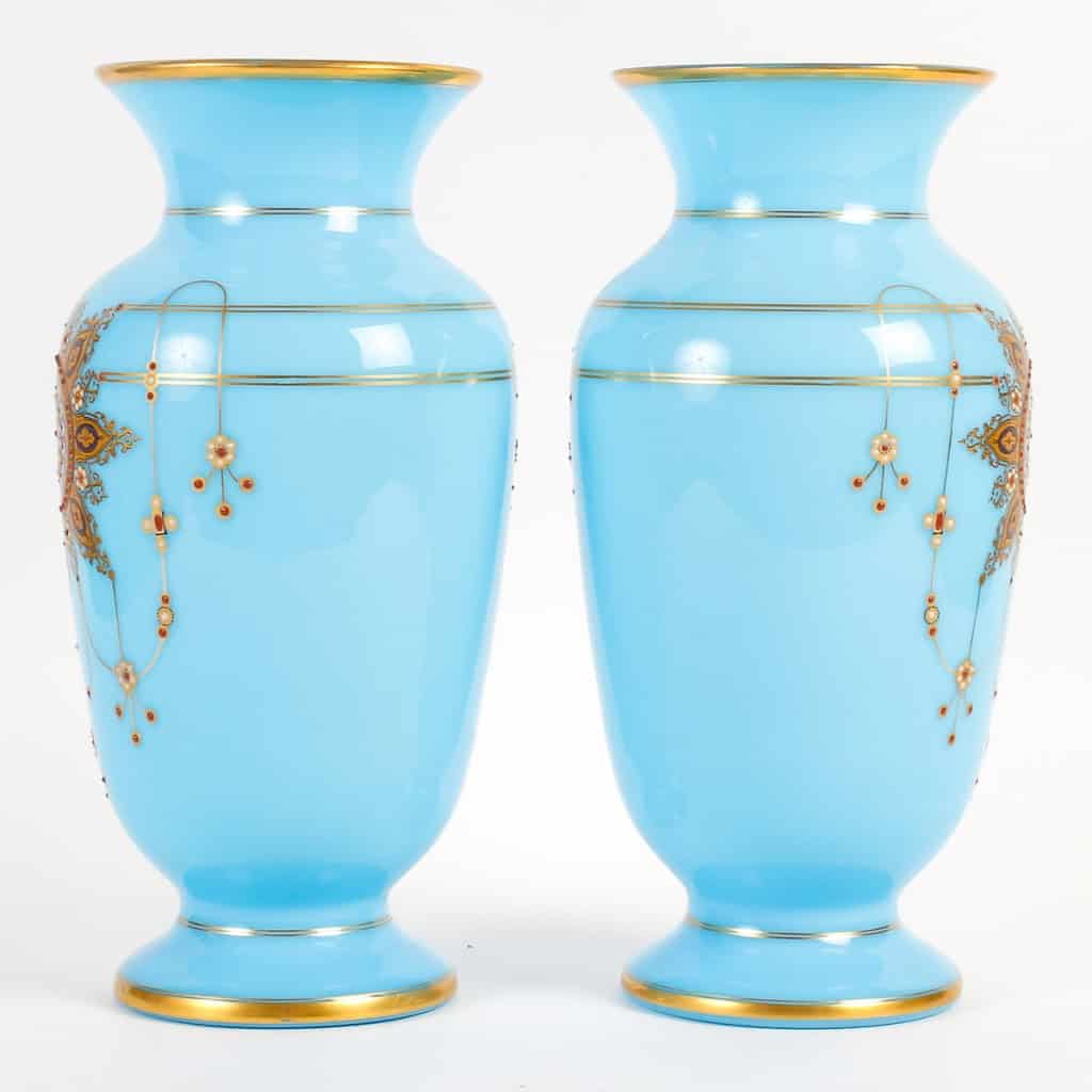 Paire de vases en opaline, XIXème siècle | Biron Paire de vases en opaline, XIXème siècle