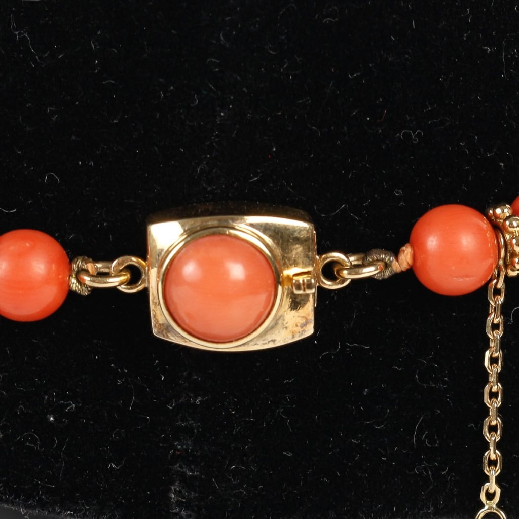 Collier corail d’époque Restauration monté sur or 18k | Biron Collier corail d'époque Restauration monté sur or 18k