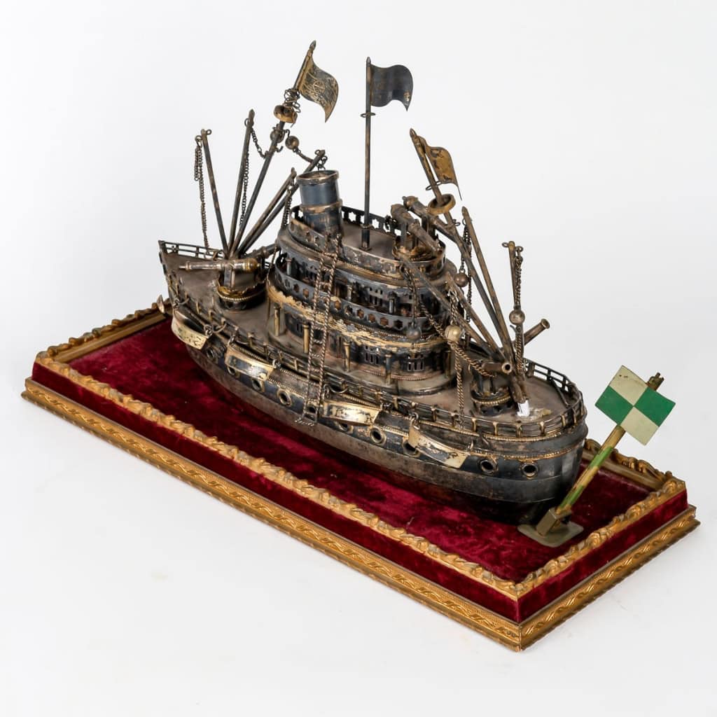 Bateaux en argent, travail anglais | Biron Bateaux en argent, travail anglais