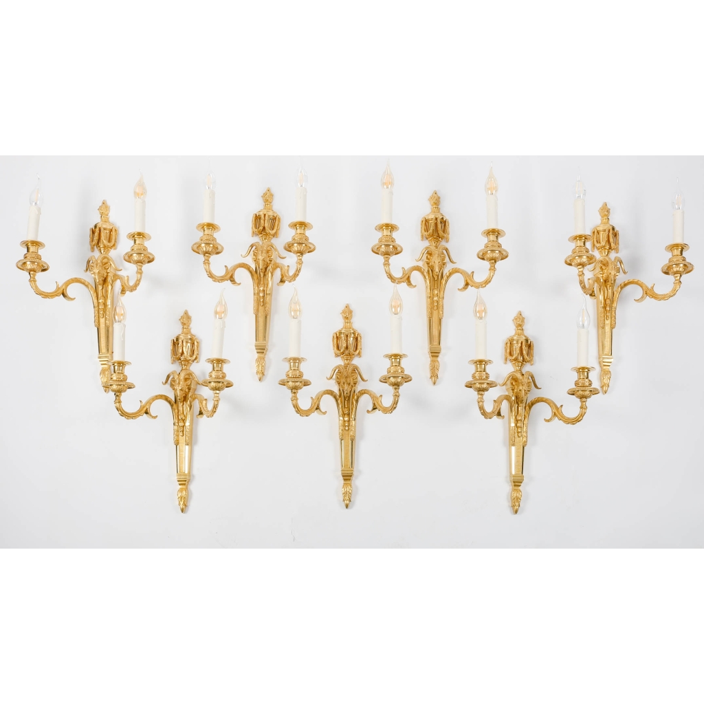 Suite de sept appliques de style Louis XVI. | Biron |||||||