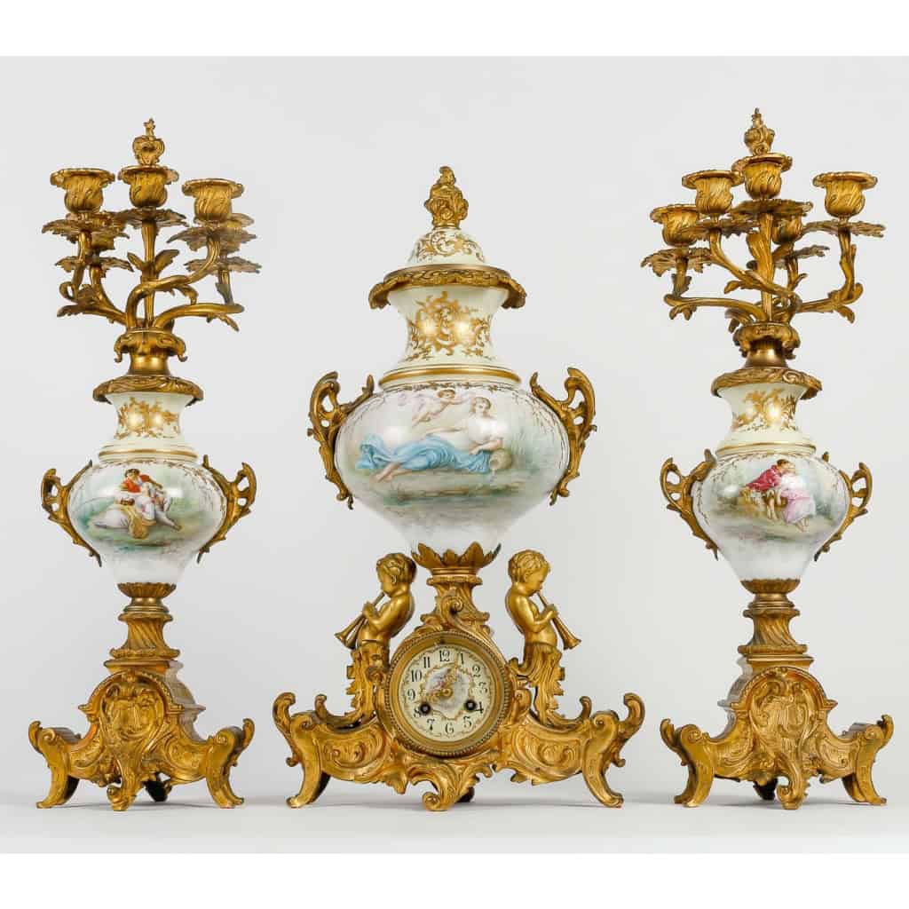 Garniture de cheminée en bronze doré et porcelaine de Sèvres | Biron |||||||||||||||||