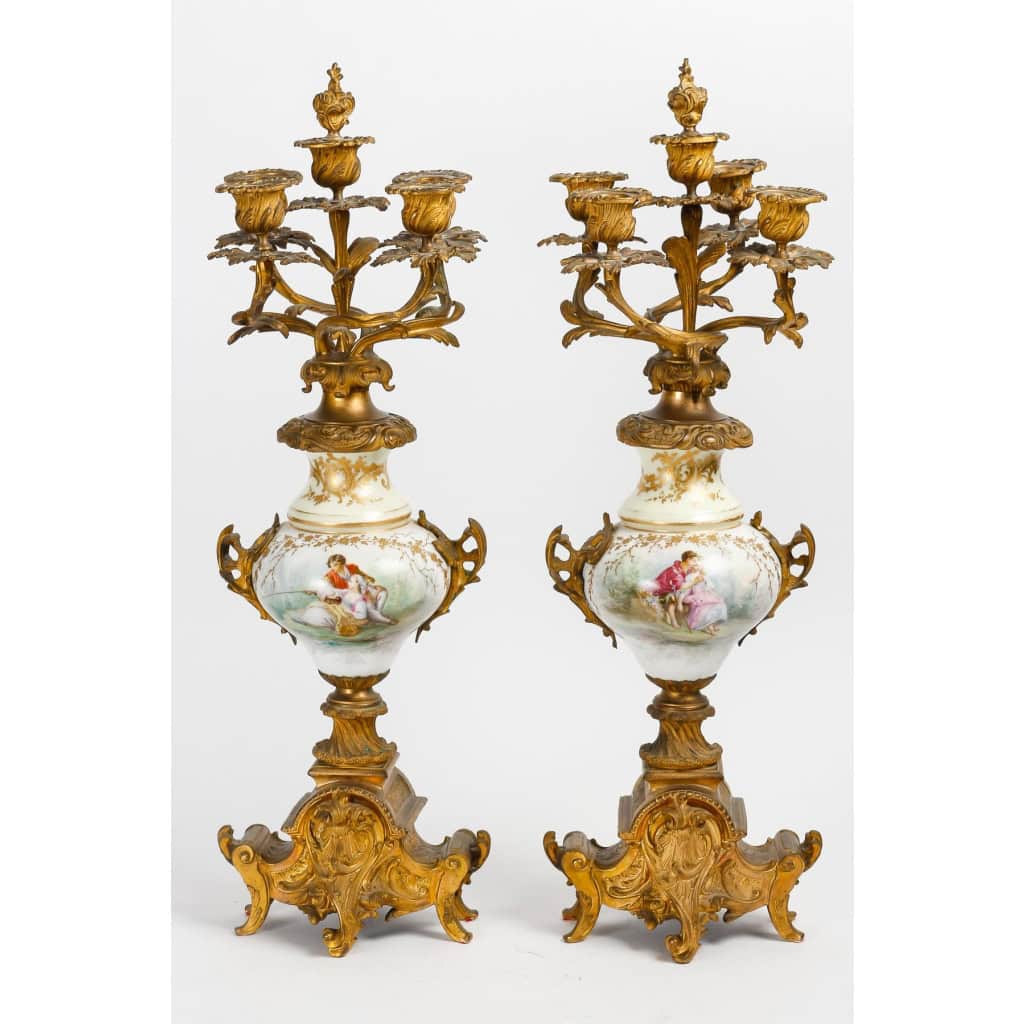 Garniture de cheminée en bronze doré et porcelaine de Sèvres | Biron Garniture de cheminée en bronze doré et porcelaine de Sèvres