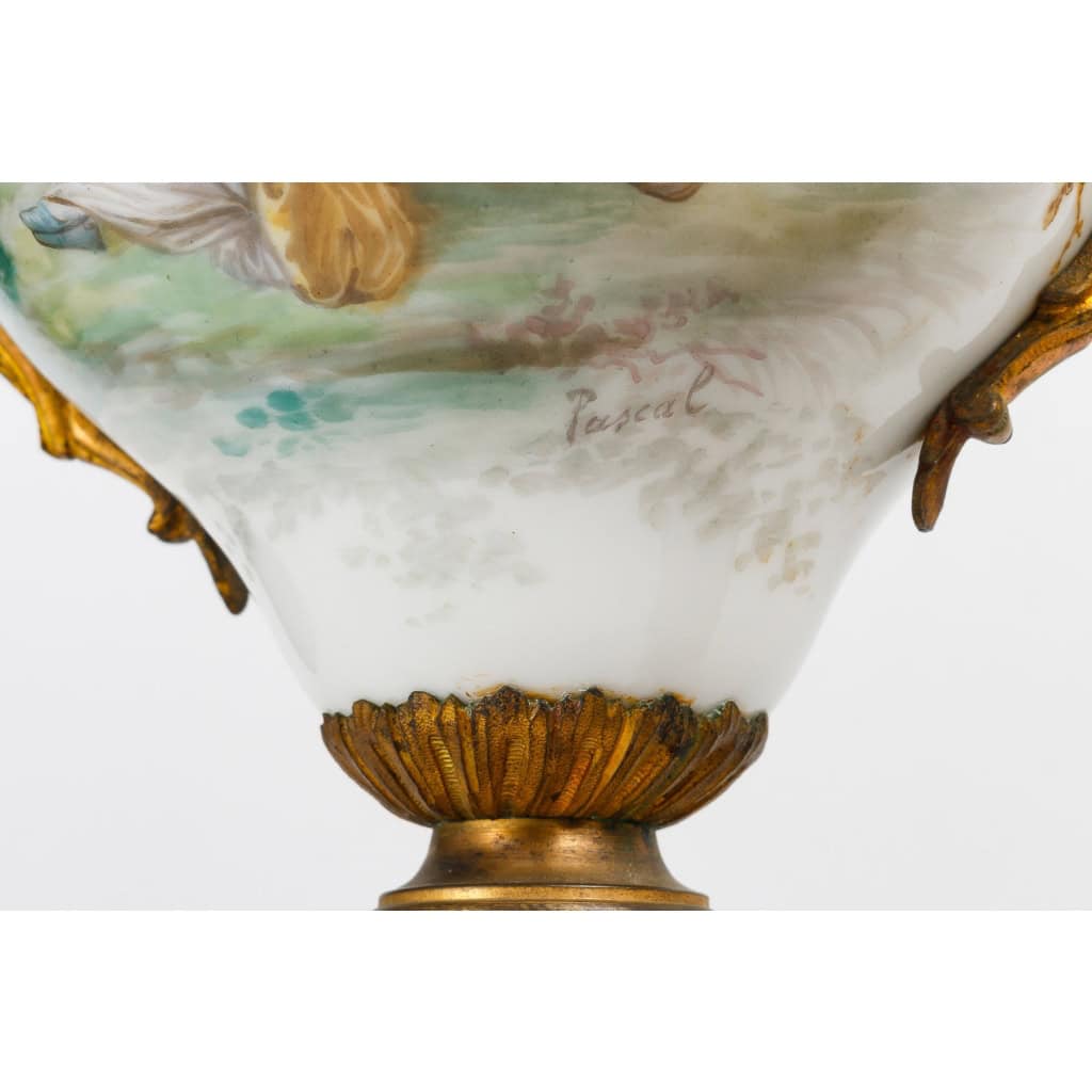 Garniture de cheminée en bronze doré et porcelaine de Sèvres | Biron Garniture de cheminée en bronze doré et porcelaine de Sèvres