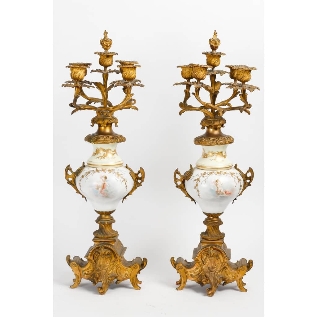 Garniture de cheminée en bronze doré et porcelaine de Sèvres | Biron Garniture de cheminée en bronze doré et porcelaine de Sèvres