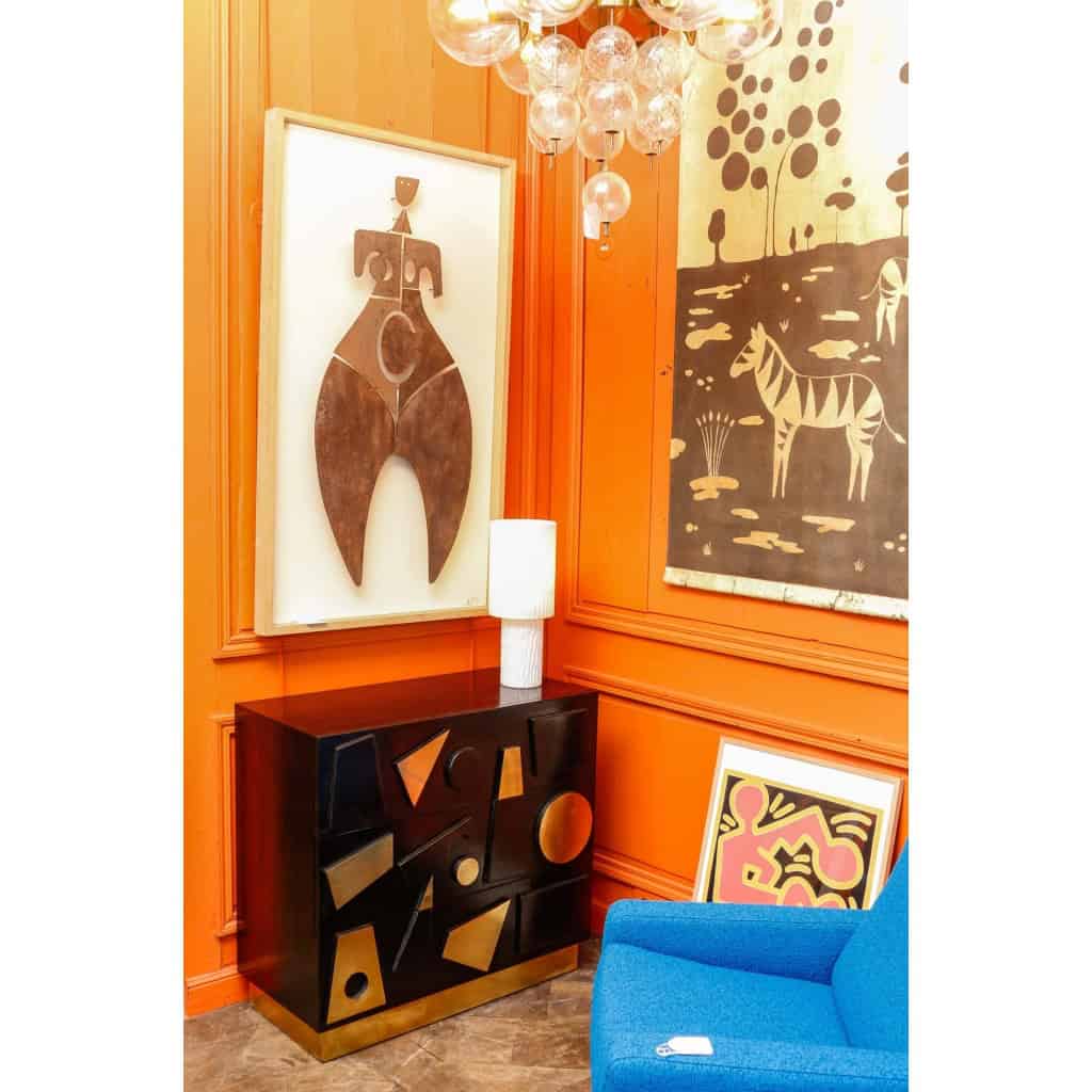 Paire de commodes en frêne laqué noir et laiton doré. Contemporain. | Biron Paire de commodes en frêne laqué noir et laiton doré. Contemporain.