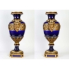 Paire de vases en porcelaine de Sèvres, Monture en bronze doré et ciselé, XIXème siècle | Biron Paire de vases en porcelaine de Sèvres, Monture en bronze doré et ciselé, XIXème siècle