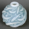 Vase « Oléron » verre opalescent double couche patiné bleu de René LALIQUE | Biron Vase « Oléron » verre opalescent double couche patiné bleu de René LALIQUE