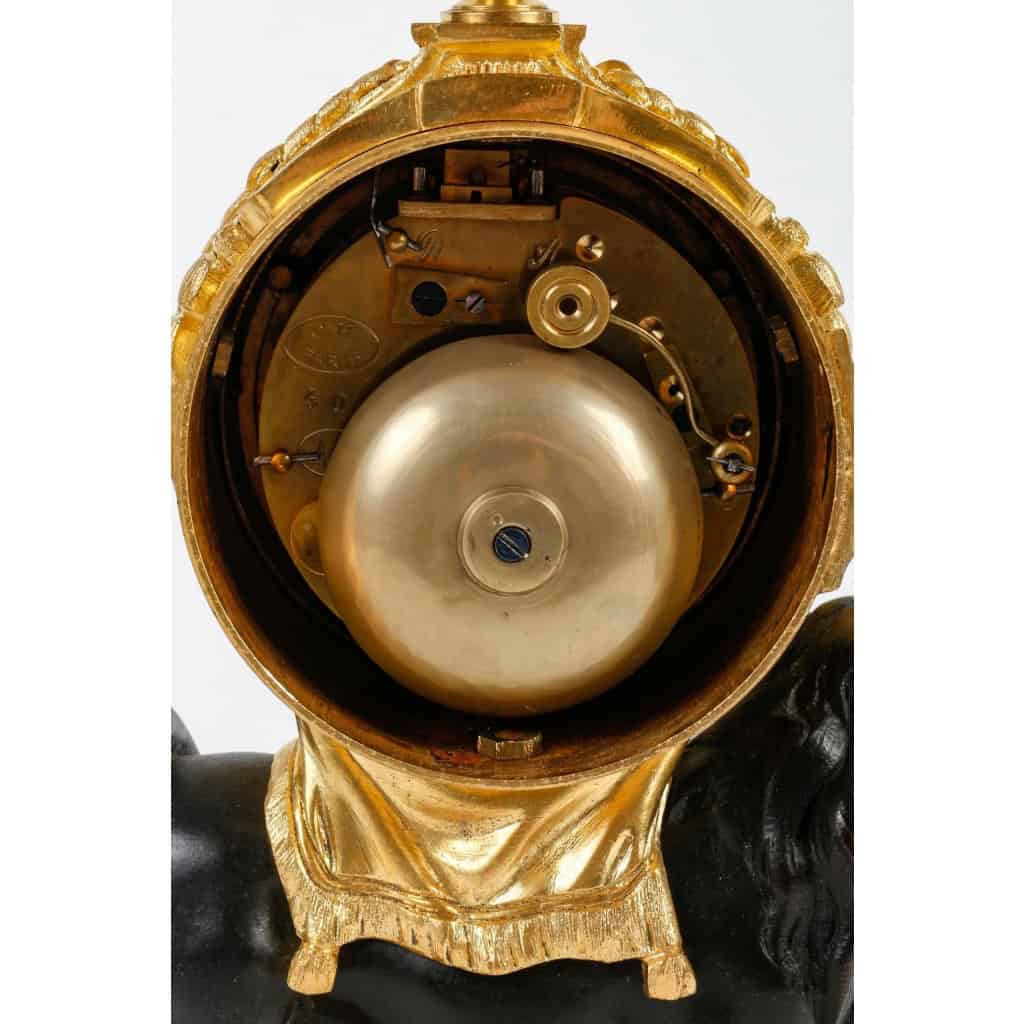 Rare Pendule dite « Au Lion Paisible » Fin XIXème Siècle | Biron Rare Pendule dite « Au Lion Paisible » Fin XIXème Siècle
