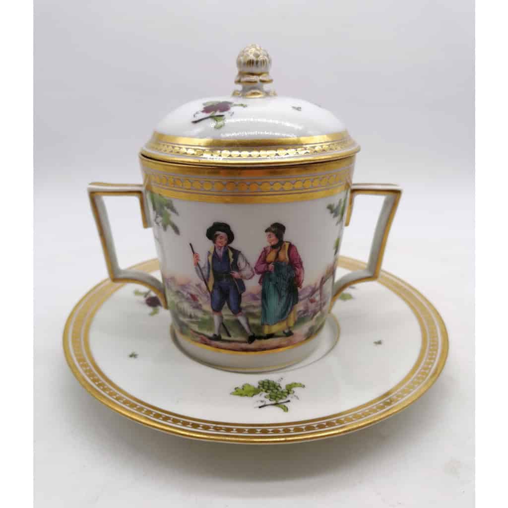 Tasse Couverte En Porcelaine Italienne Capodimonte XIXème | Biron Tasse Couverte En Porcelaine Italienne Capodimonte XIXème