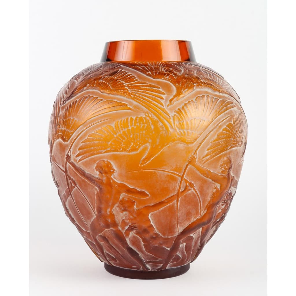 Vase « Archers » verre ambre orangé patiné blanc de René LALIQUE | Biron ||||||||||