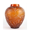 Vase « Archers » verre ambre orangé patiné blanc de René LALIQUE | Biron Vase "Archers" verre ambre orangé patiné blanc de René LALIQUE