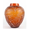 Vase « Archers » verre ambre orangé patiné blanc de René LALIQUE | Biron Vase "Archers" verre ambre orangé patiné blanc de René LALIQUE
