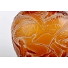 Vase « Archers » verre ambre orangé patiné blanc de René LALIQUE | Biron Vase "Archers" verre ambre orangé patiné blanc de René LALIQUE