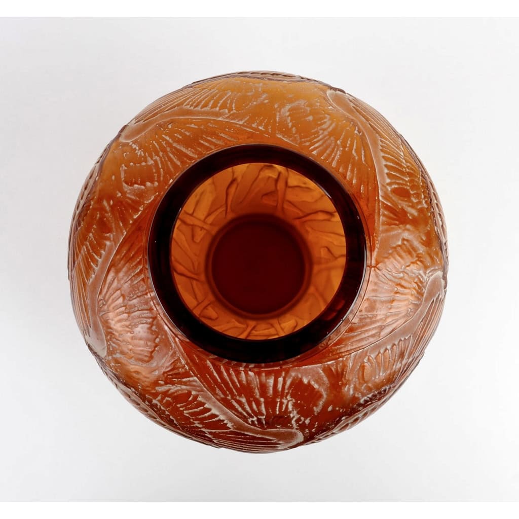 Vase « Archers » verre ambre orangé patiné blanc de René LALIQUE | Biron Vase "Archers" verre ambre orangé patiné blanc de René LALIQUE