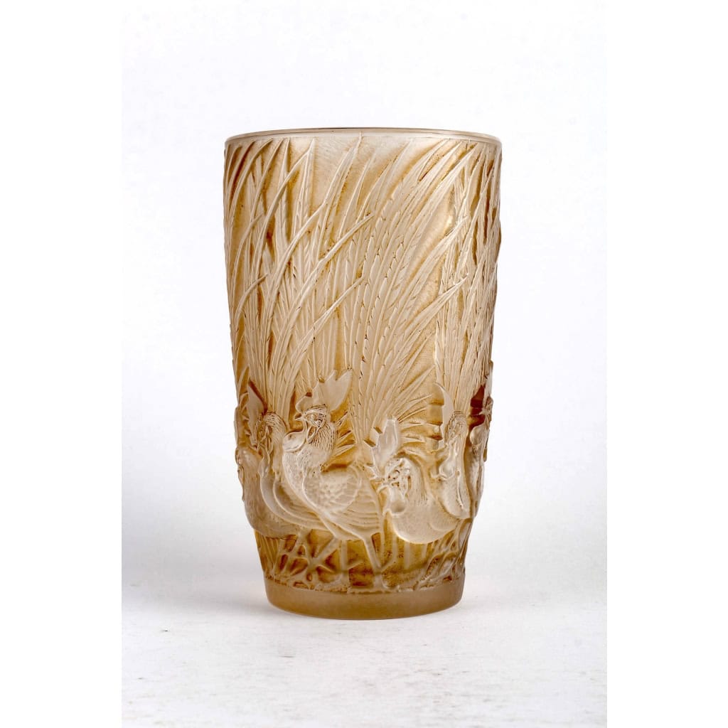 Vase « Coqs et Plumes » verre blanc patiné sépia de René LALIQUE | Biron |||||||||