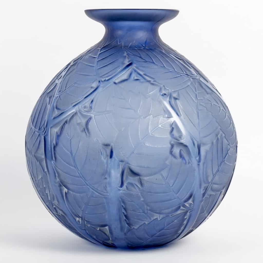 Vase « Milan » verre bleu saphir de René LALIQUE | Biron Vase "Milan" verre bleu saphir de René LALIQUE