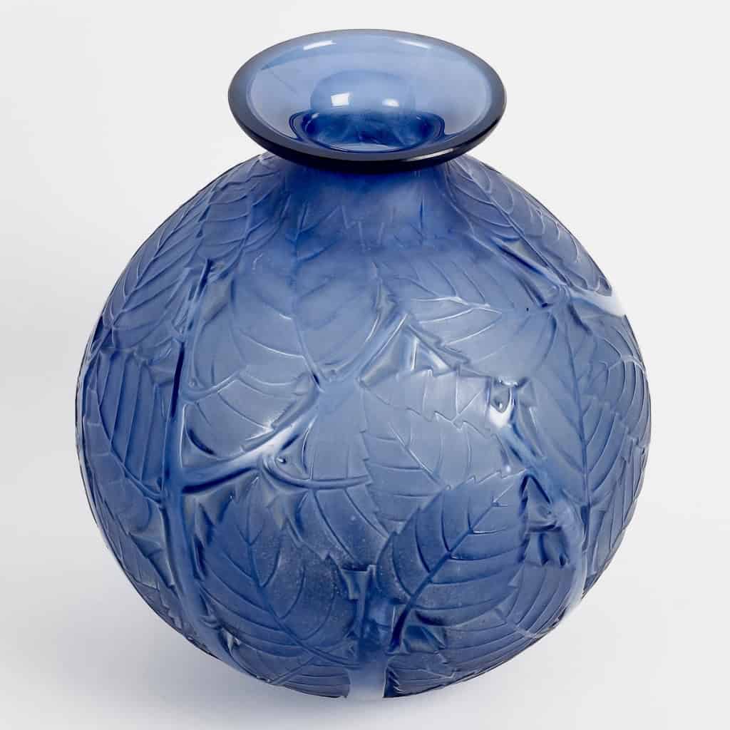 Vase « Milan » verre bleu saphir de René LALIQUE | Biron Vase "Milan" verre bleu saphir de René LALIQUE