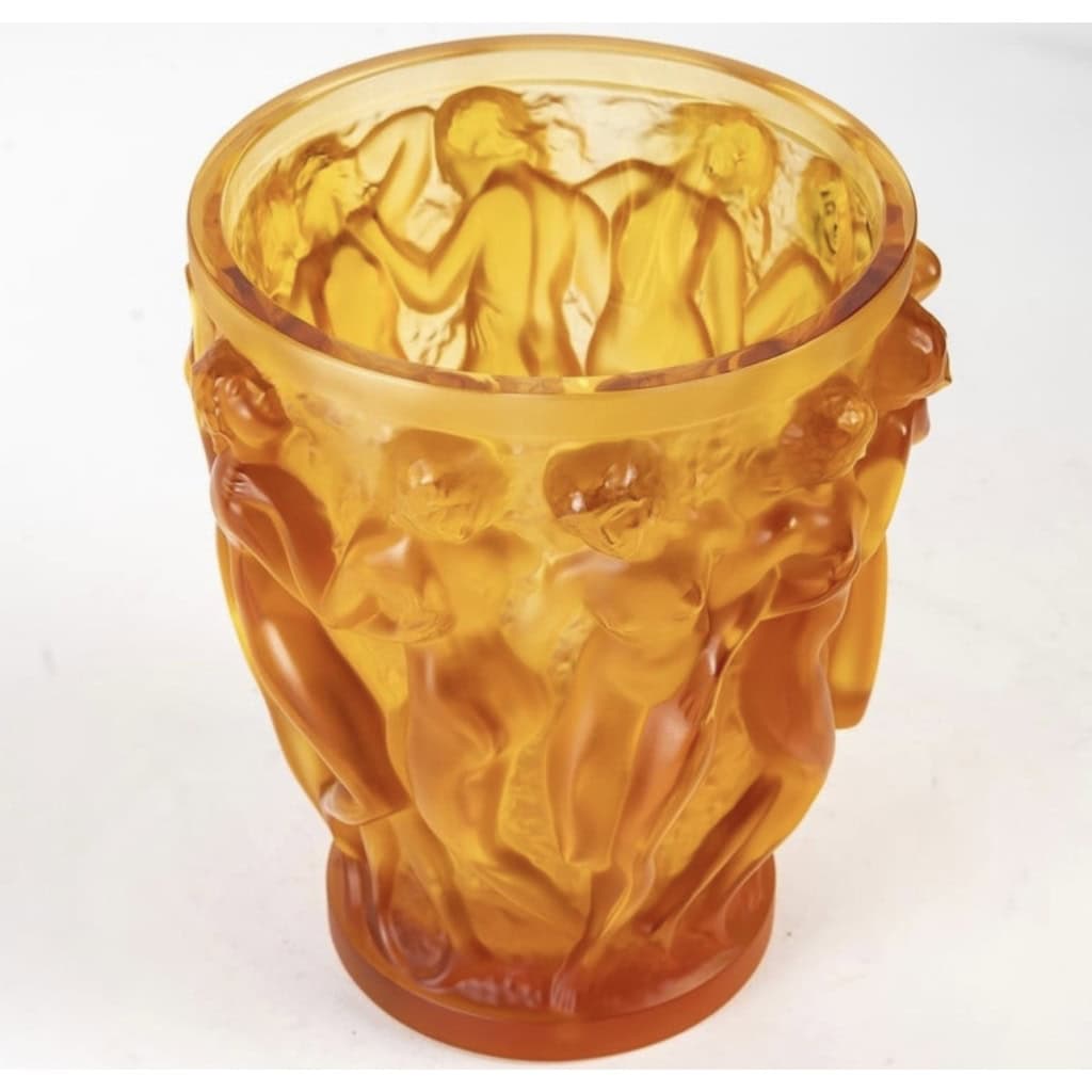 Vase « Bacchantes » cristal jaune ambré de LALIQUE FRANCE | Biron Vase "Bacchantes" cristal jaune ambré de LALIQUE FRANCE