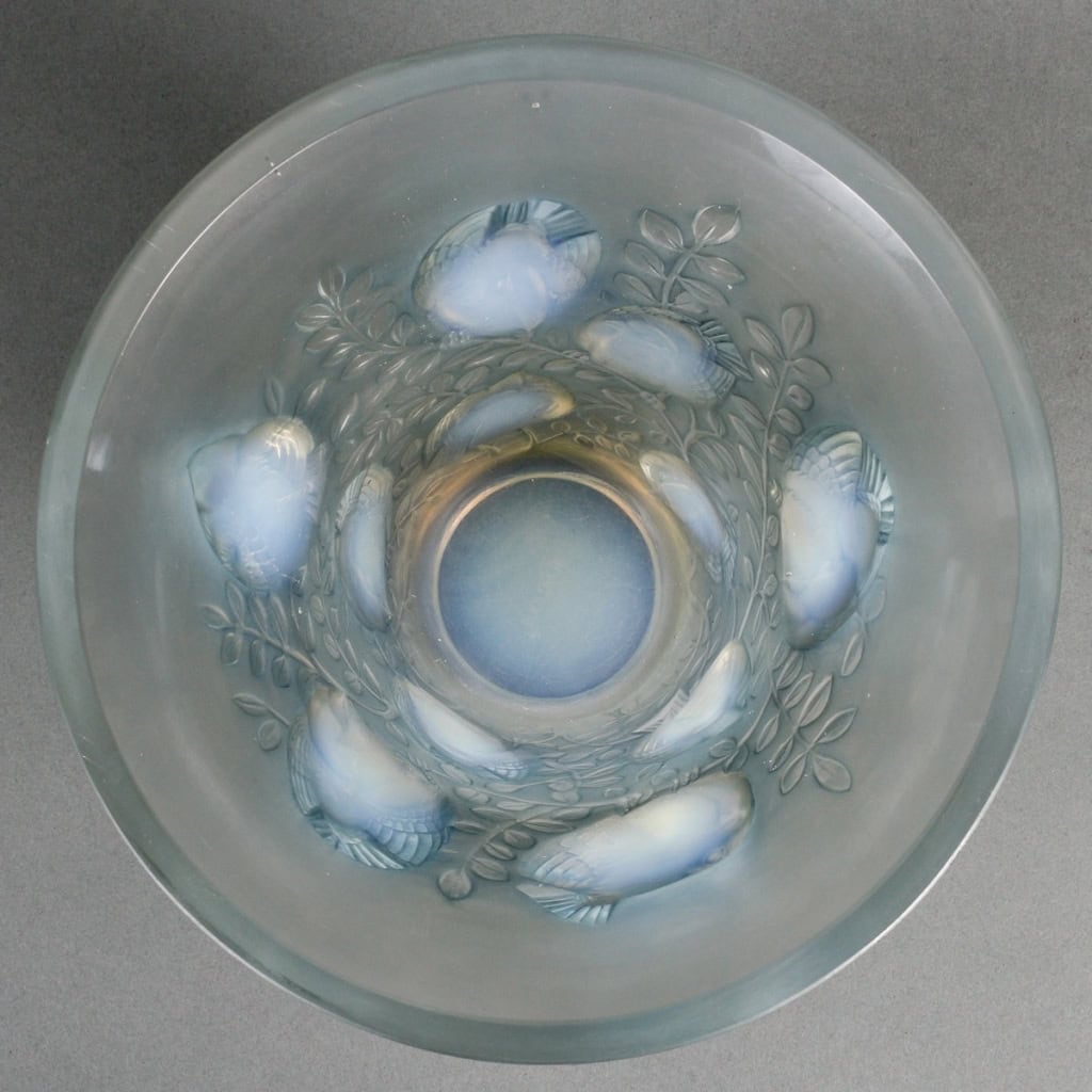 Vase « Saint François » verre opalescent patiné bleu de René LALIQUE | Biron Vase "Saint François" verre opalescent patiné bleu de René LALIQUE