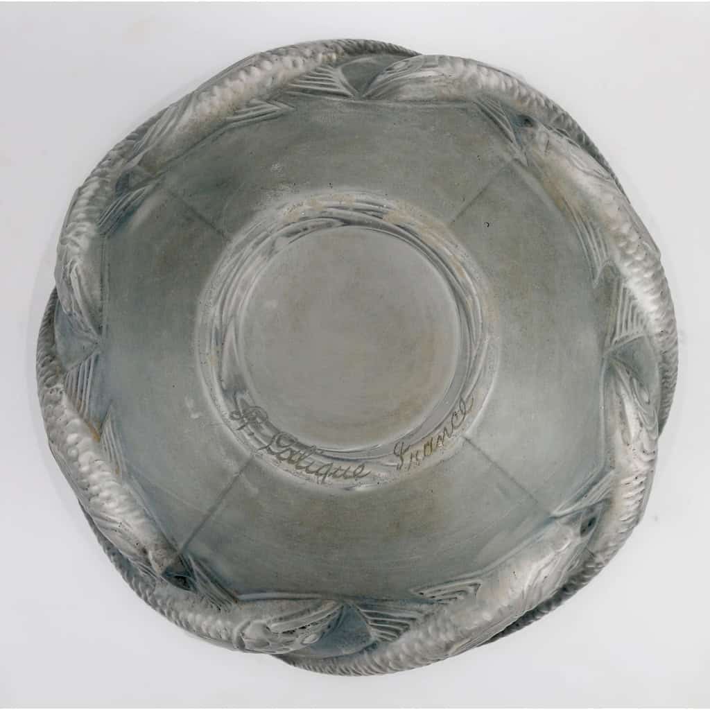 Vase « Oléron » verre blanc patiné gris-bleu de René LALIQUE | Biron Vase "Oléron" verre blanc patiné gris-bleu de René LALIQUE