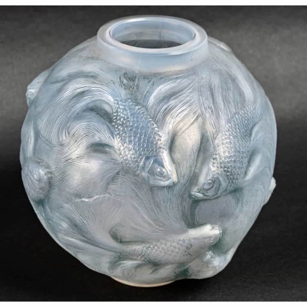 Vase « Formose » verre opalescent double couche patiné bleu de René LALIQUE | Biron Vase "Formose" verre opalescent double couche patiné bleu de René LALIQUE