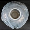 Vase « Formose » verre opalescent double couche patiné bleu de René LALIQUE | Biron Vase "Formose" verre opalescent double couche patiné bleu de René LALIQUE