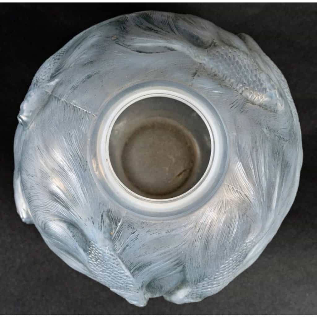 Vase « Formose » verre opalescent double couche patiné bleu de René LALIQUE | Biron Vase "Formose" verre opalescent double couche patiné bleu de René LALIQUE