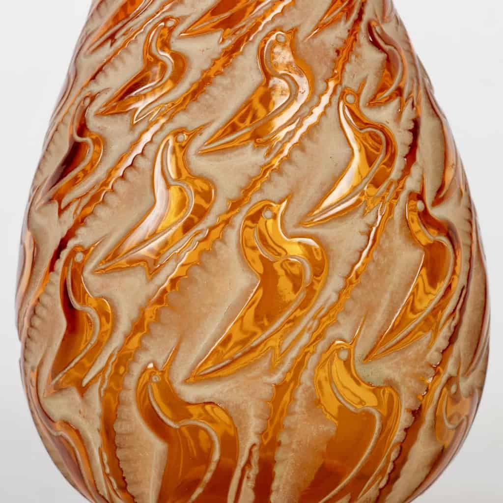 Vase « Canards » verre jaune ambré patiné beige de René LALIQUE | Biron Vase "Canards" verre jaune ambré patiné beige de René LALIQUE