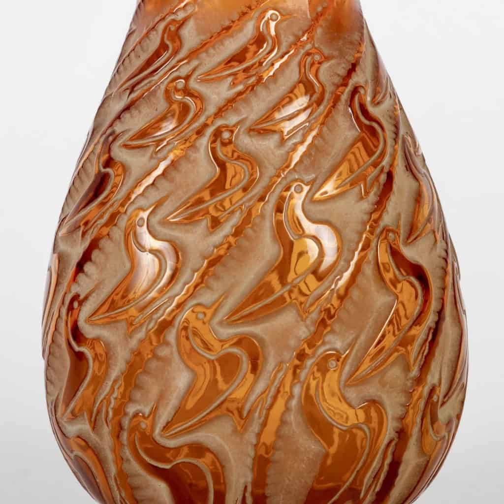 Vase « Canards » verre jaune ambré patiné beige de René LALIQUE | Biron Vase "Canards" verre jaune ambré patiné beige de René LALIQUE