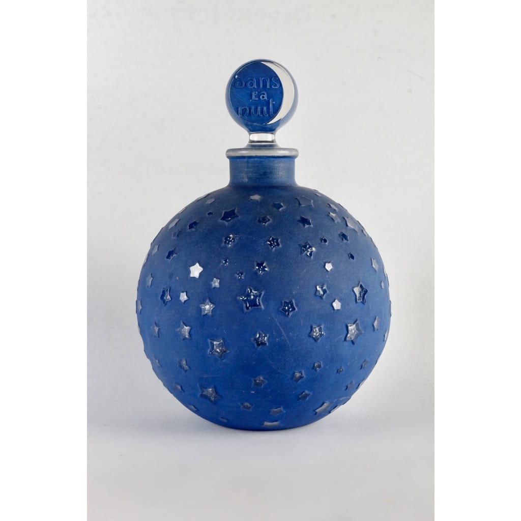Flacon Géant « Dans La Nuit » verre blanc patiné bleu de René LALIQUE | Biron ||||||||