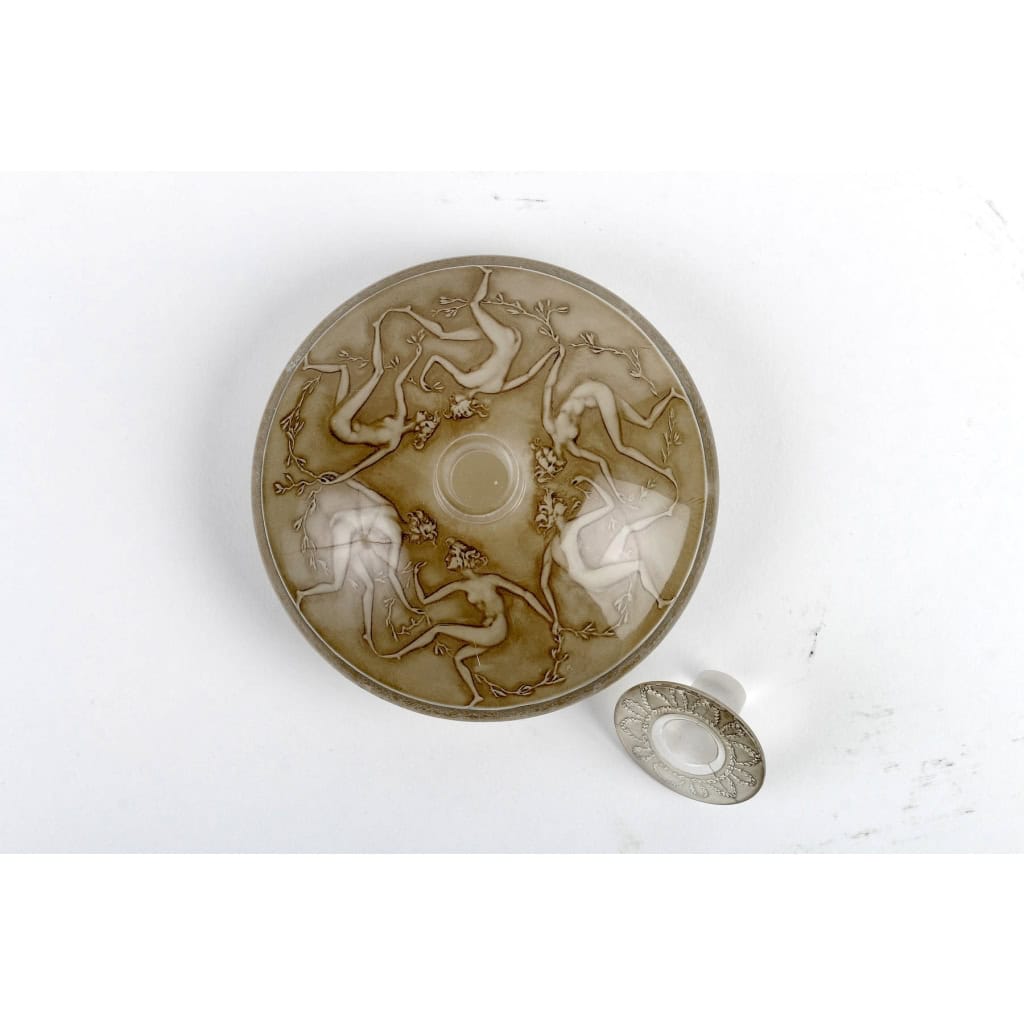 Flacon « Six Danseuses » verre blanc patiné sépia de René LALIQUE | Biron Flacon "Six Danseuses" verre blanc patiné sépia de René LALIQUE