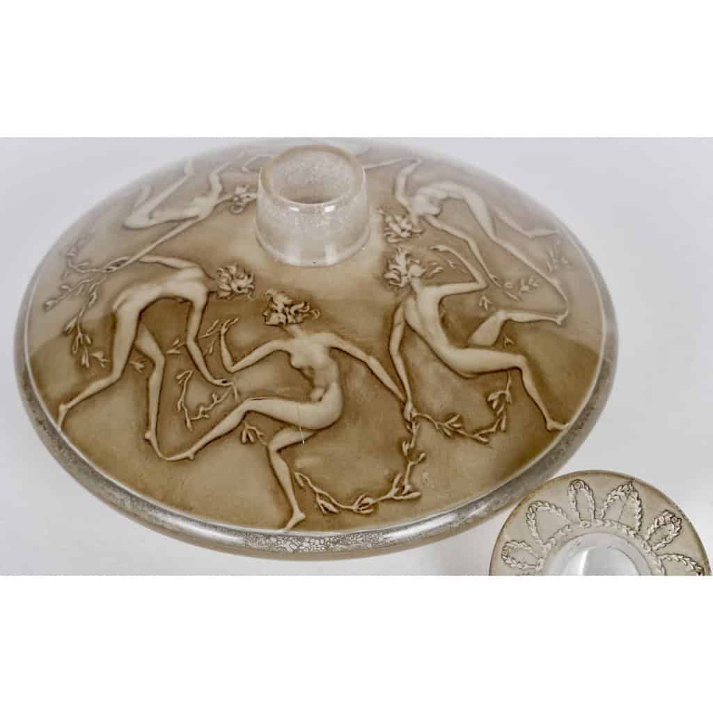 Flacon « Six Danseuses » verre blanc patiné sépia de René LALIQUE | Biron Flacon "Six Danseuses" verre blanc patiné sépia de René LALIQUE