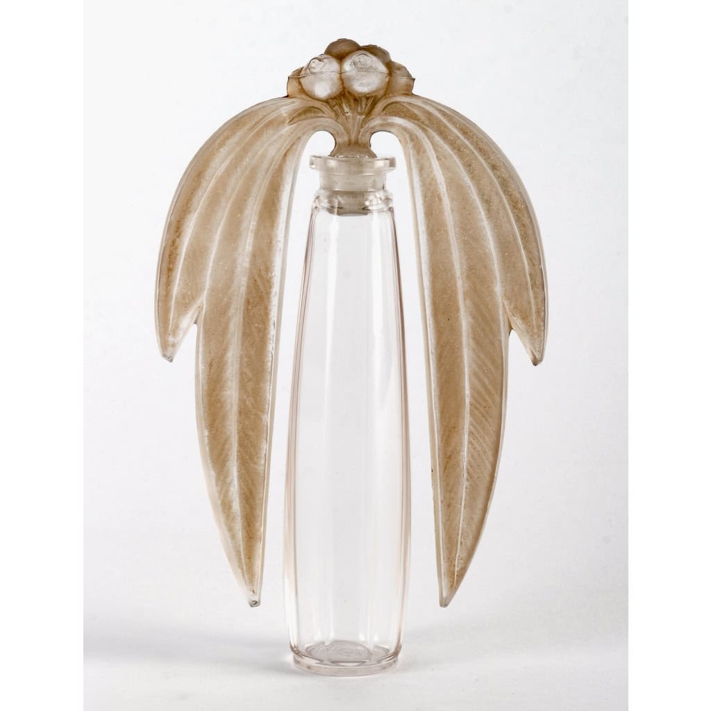 Flacon « Bouchon Eucalyptus » verre blanc patiné sépia de René LALIQUE | Biron ||||||||||