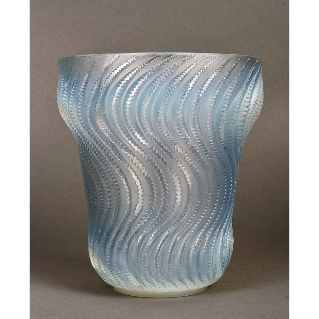 Vase « Actinia » verre opalescent patiné bleu de René LALIQUE | Biron |||||||