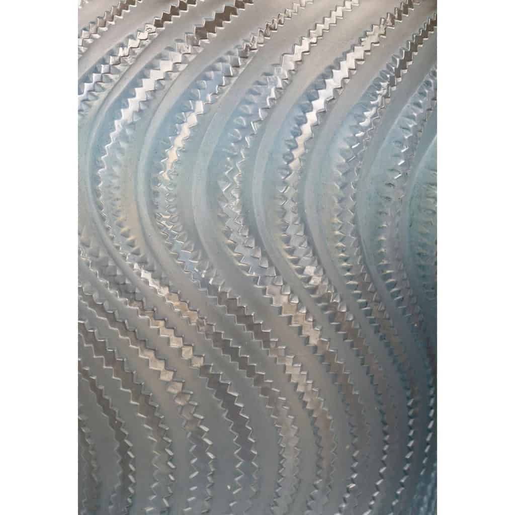 Vase « Actinia » verre opalescent patiné bleu de René LALIQUE | Biron Vase "Actinia" verre opalescent patiné bleu de René LALIQUE