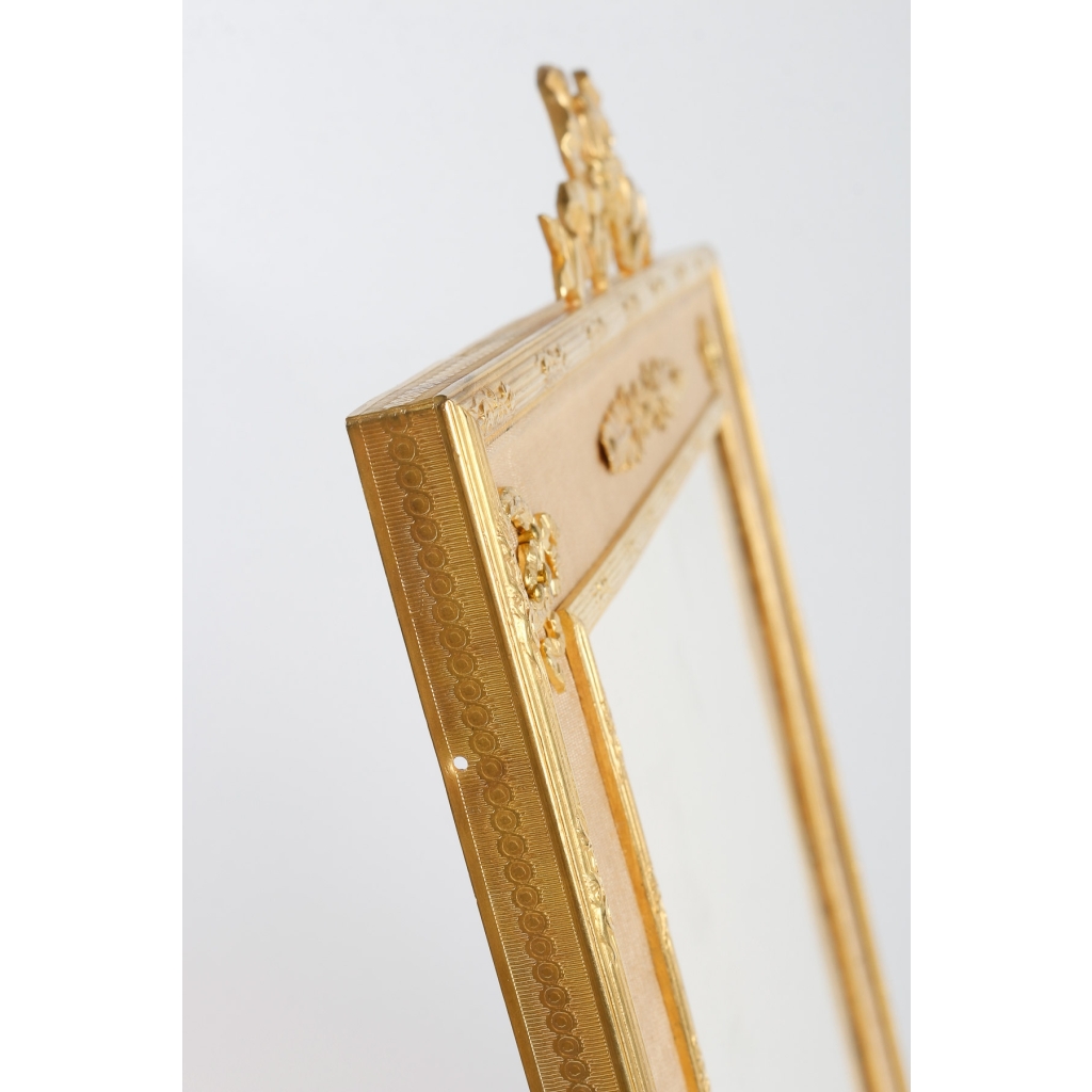 Un cadre en bronze doré de style louis XVI fin XIXème siècle | Biron Un cadre en bronze doré de style louis XVI fin XIXème siècle