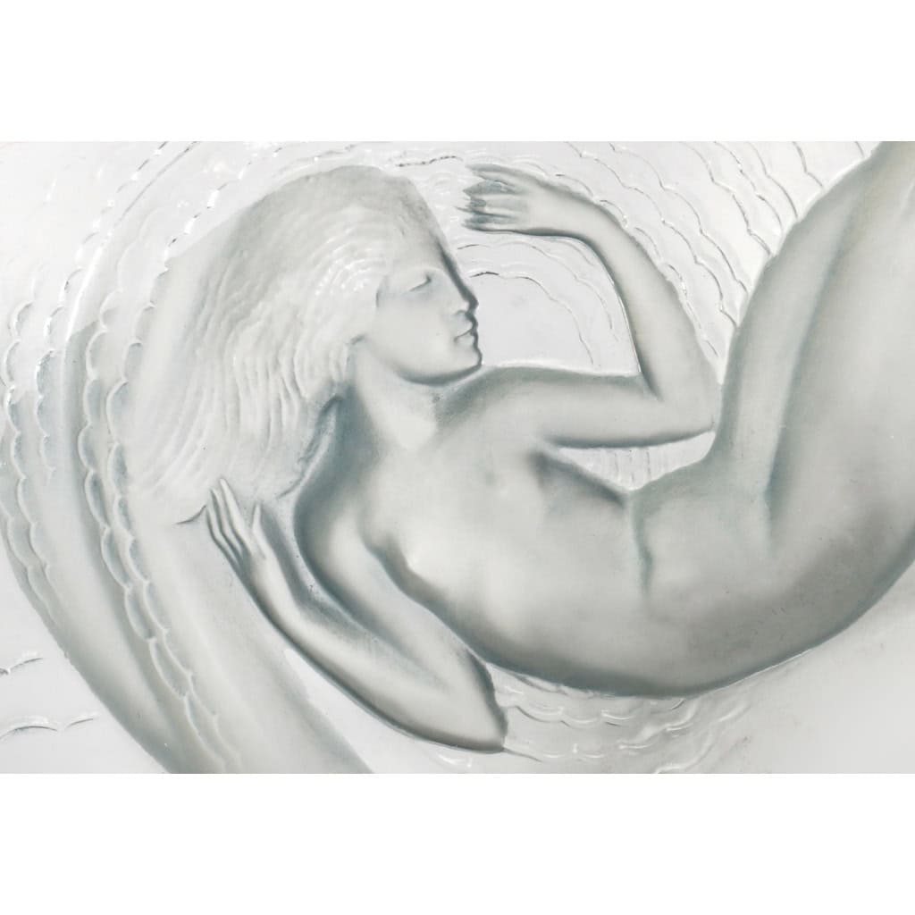 Coupe « Calypso » verre blanc patiné bleu de René LALIQUE | Biron Coupe "Calypso" verre blanc patiné bleu de René LALIQUE