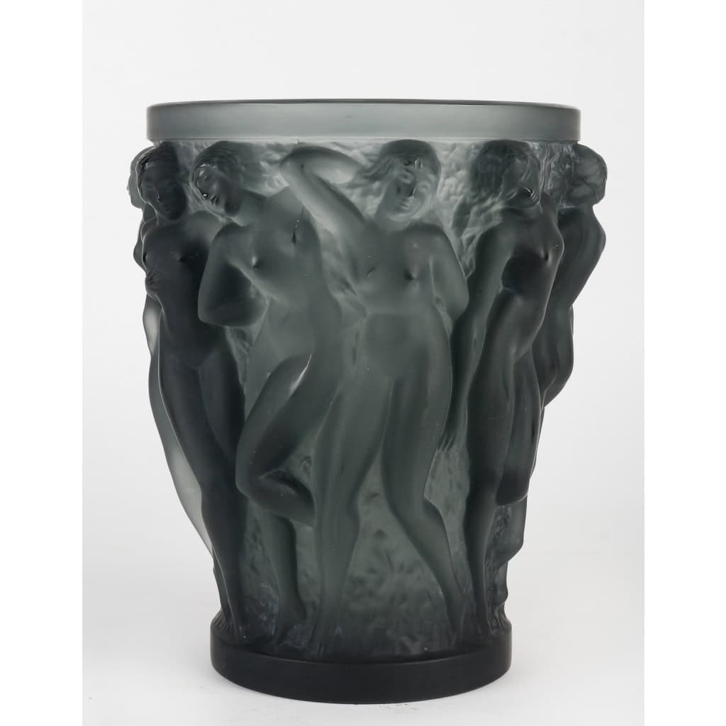 Vase « Bacchantes » cristal gris de LALIQUE FRANCE | Biron |||||||||