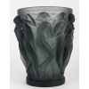 Vase « Bacchantes » cristal gris de LALIQUE FRANCE | Biron Vase "Bacchantes" cristal gris de LALIQUE FRANCE